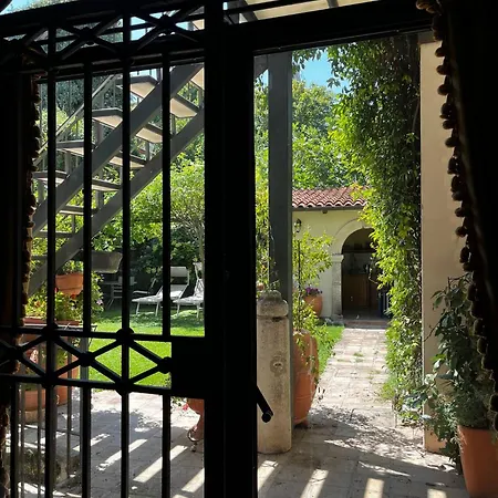 Ferienhaus La Corte Dell'annunziata - Casa In Centro Con Giardino Sulmona